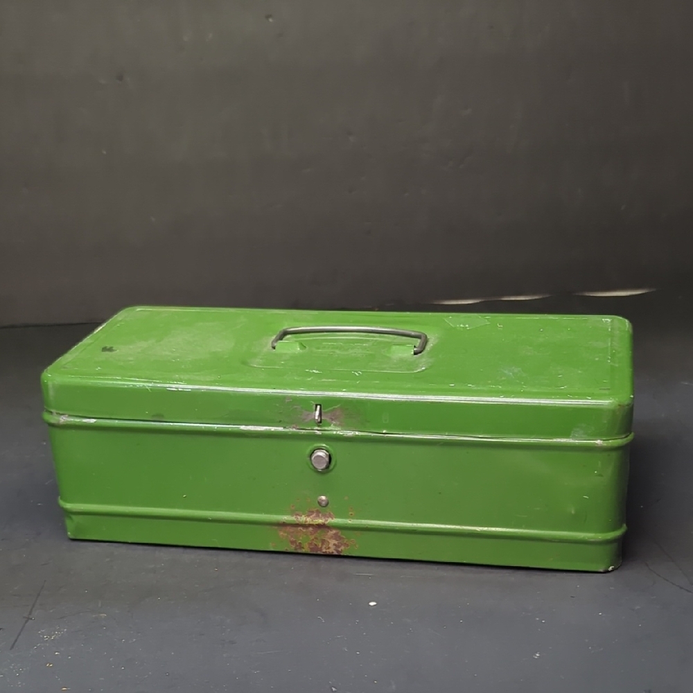VINTAGE METAL CLIMAX MONEY CASH BOX SAFE STORAGE
